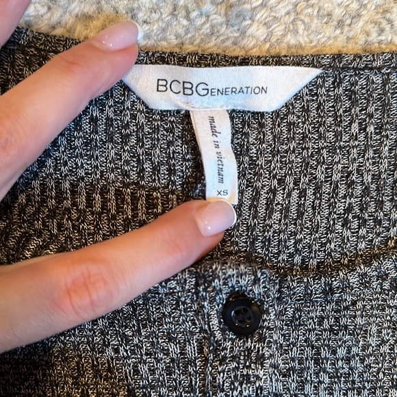 BCBG Long Tunic with side slits- size XS - Picture 3 of 6